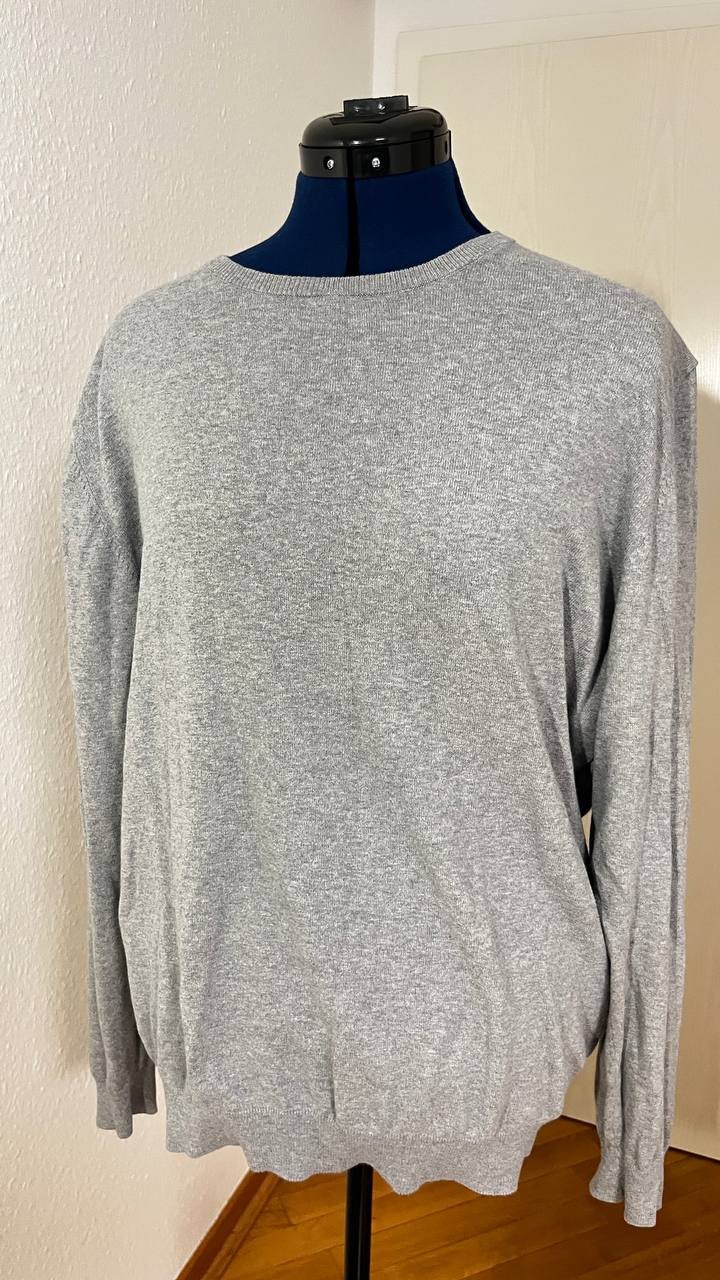 Schöner Pullover in Grau (XL)