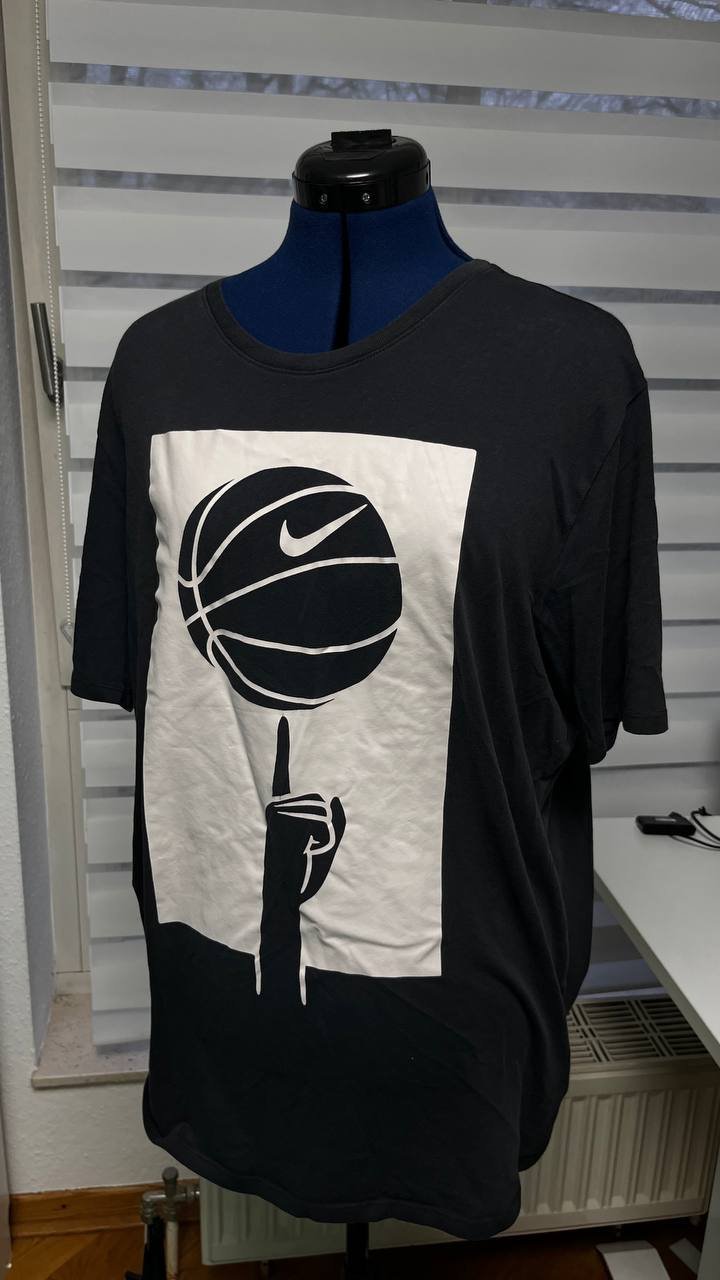 T-Shirt von Nike „Basketball“ (Größe XL)