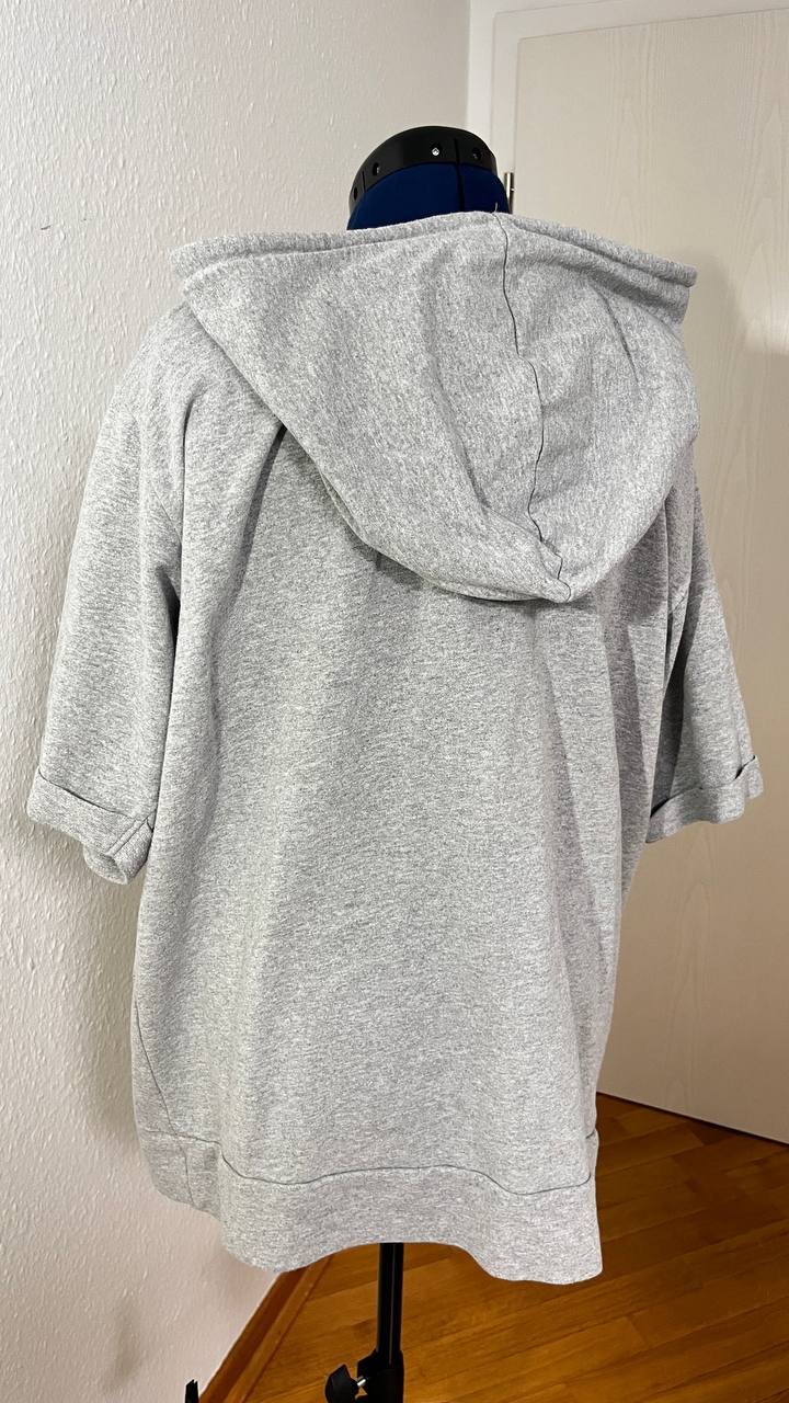 Praktischer kurzärmliger Hoodie in Grau (XXL)