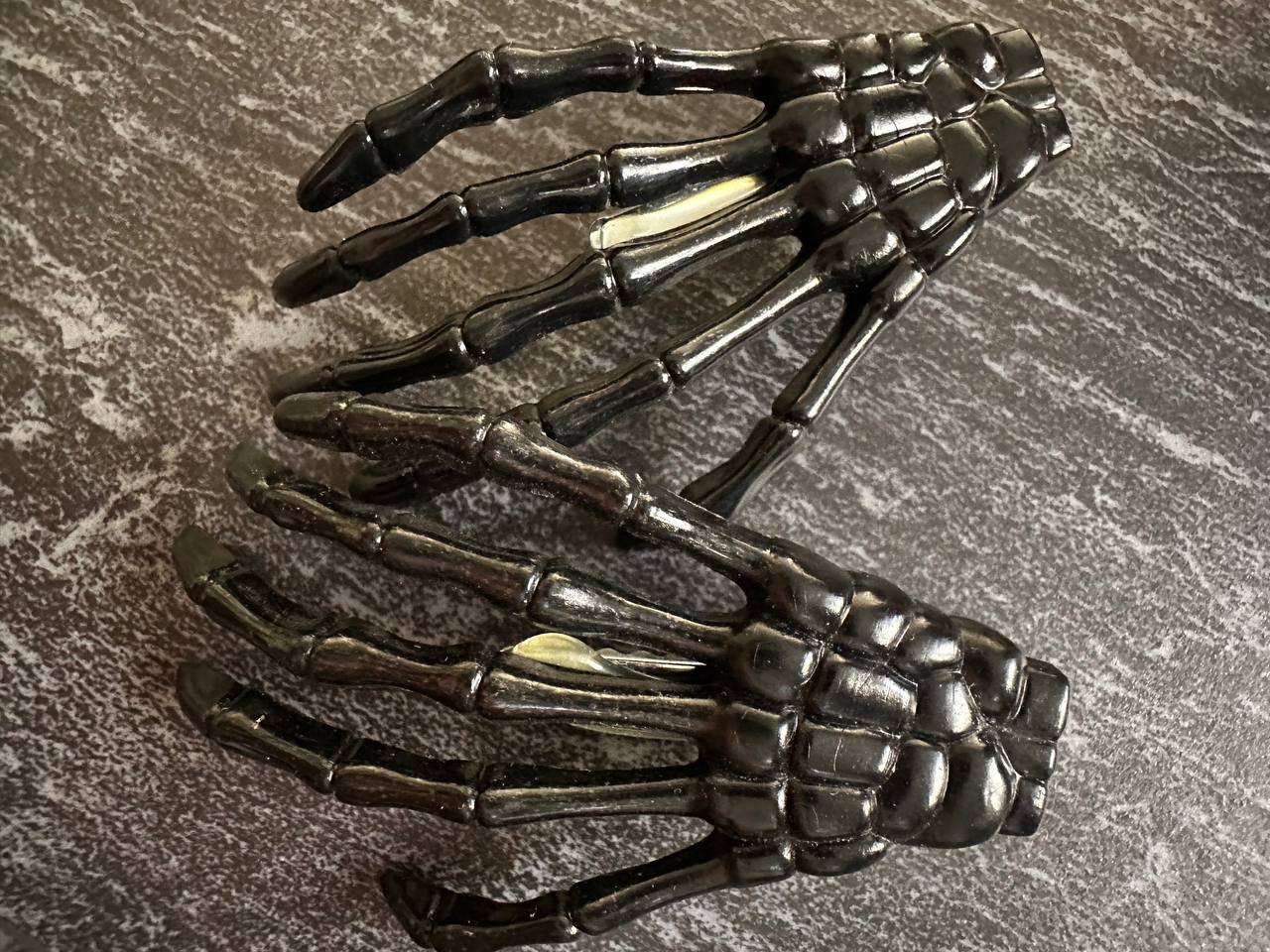 Skull Hand Haar Clips 
