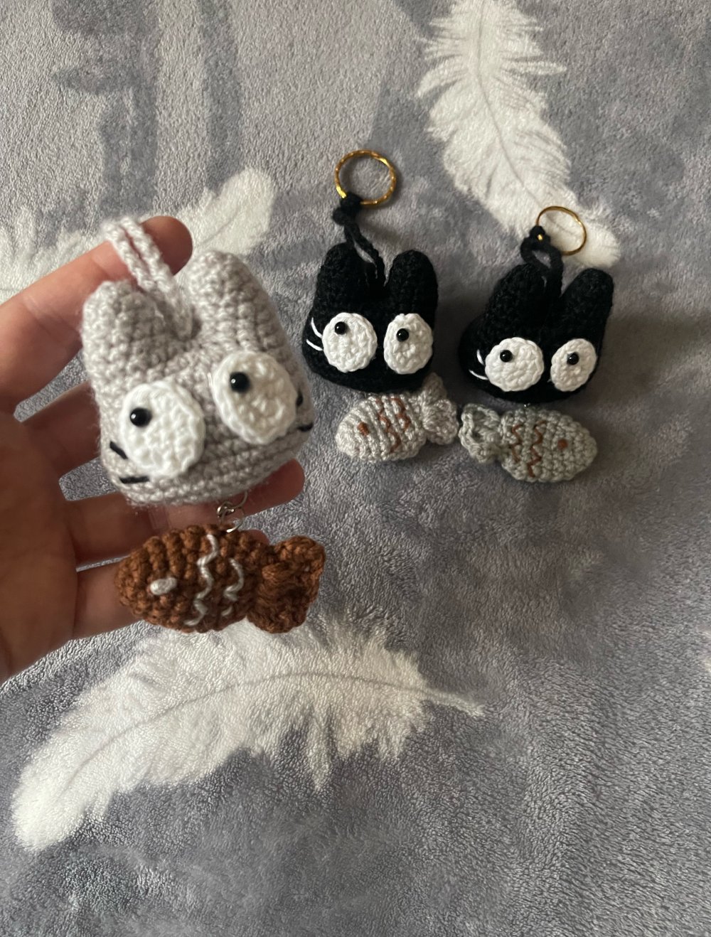 Häkeln Schlüsselanhänger Katze mit Fisch