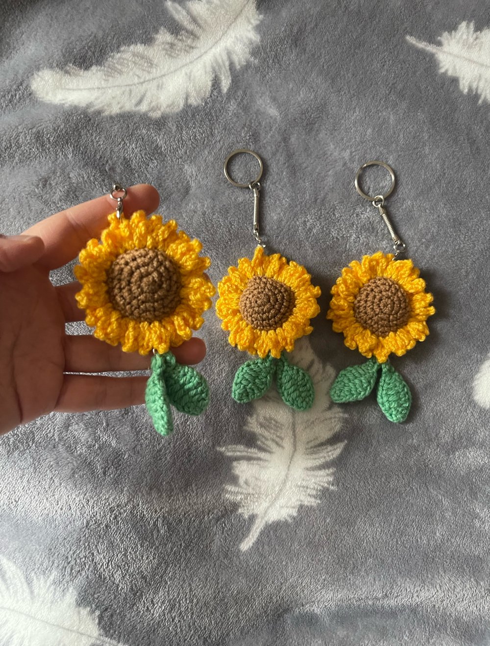 Schlüsselanhänger 

Sonnenblumen mit Blättern Farbe gelb