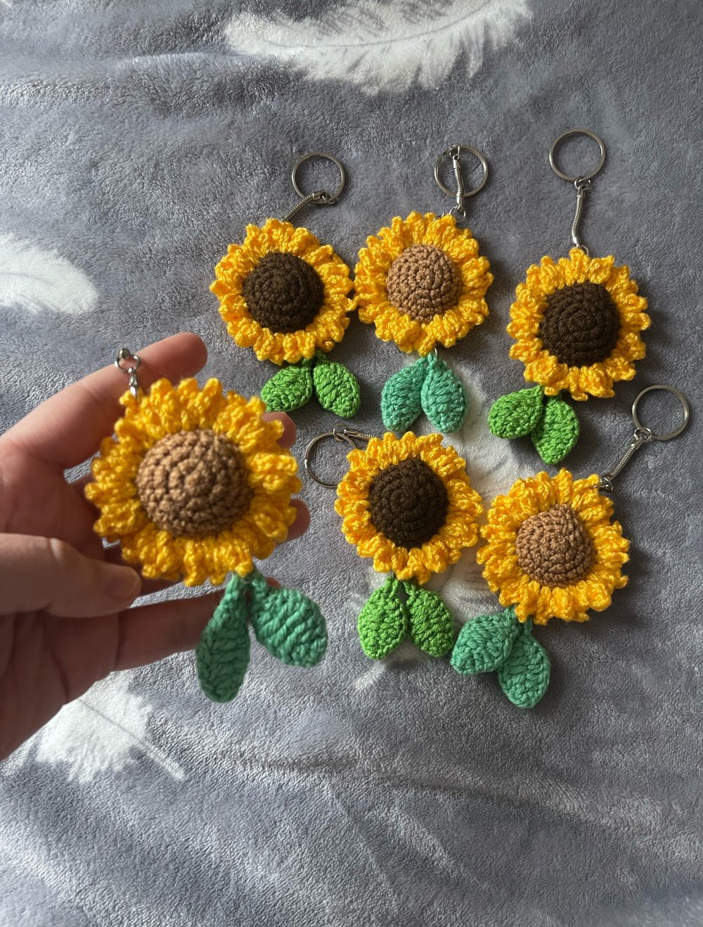 Schlüsselanhänger 

Sonnenblumen mit Blättern Farbe gelb