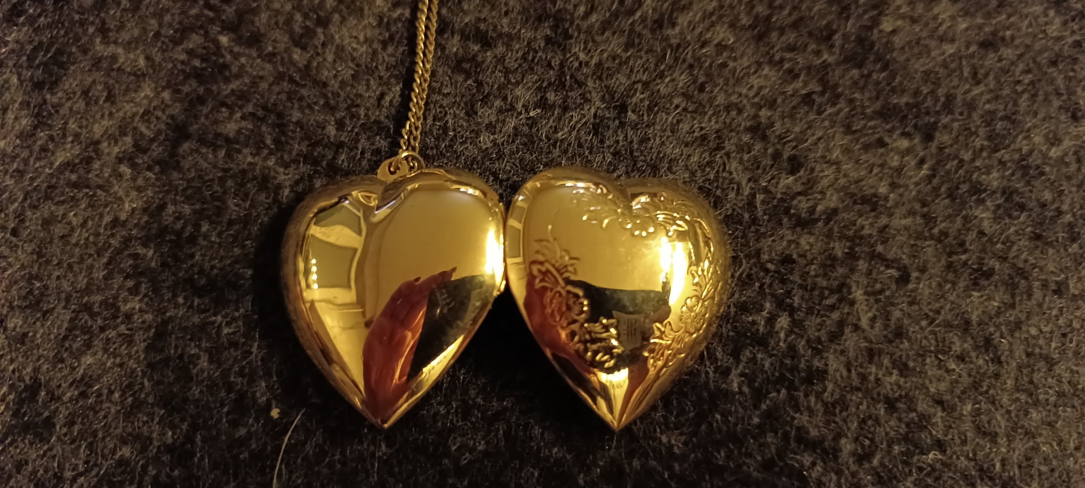 Klappherz mit Kette