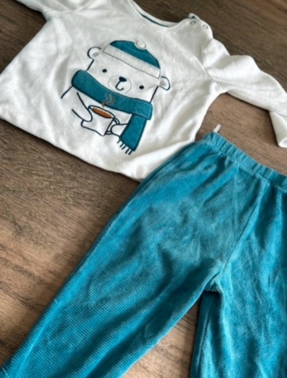 Pullover und Hose