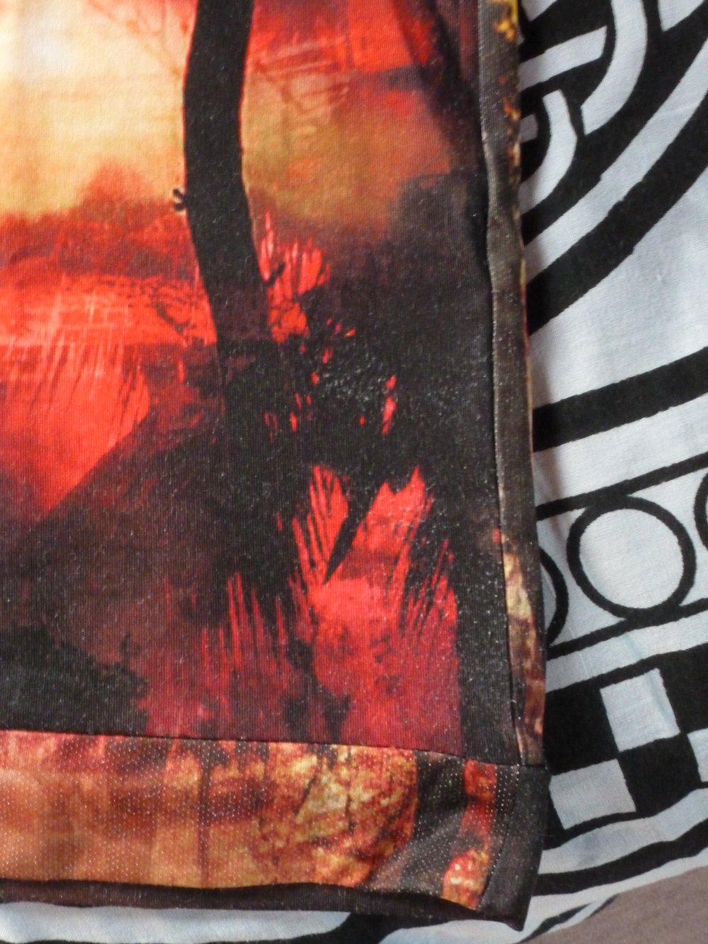 Pullover von Bershka Sonnenuntergang Silhouette rot schwarz gelb weiß Motiv