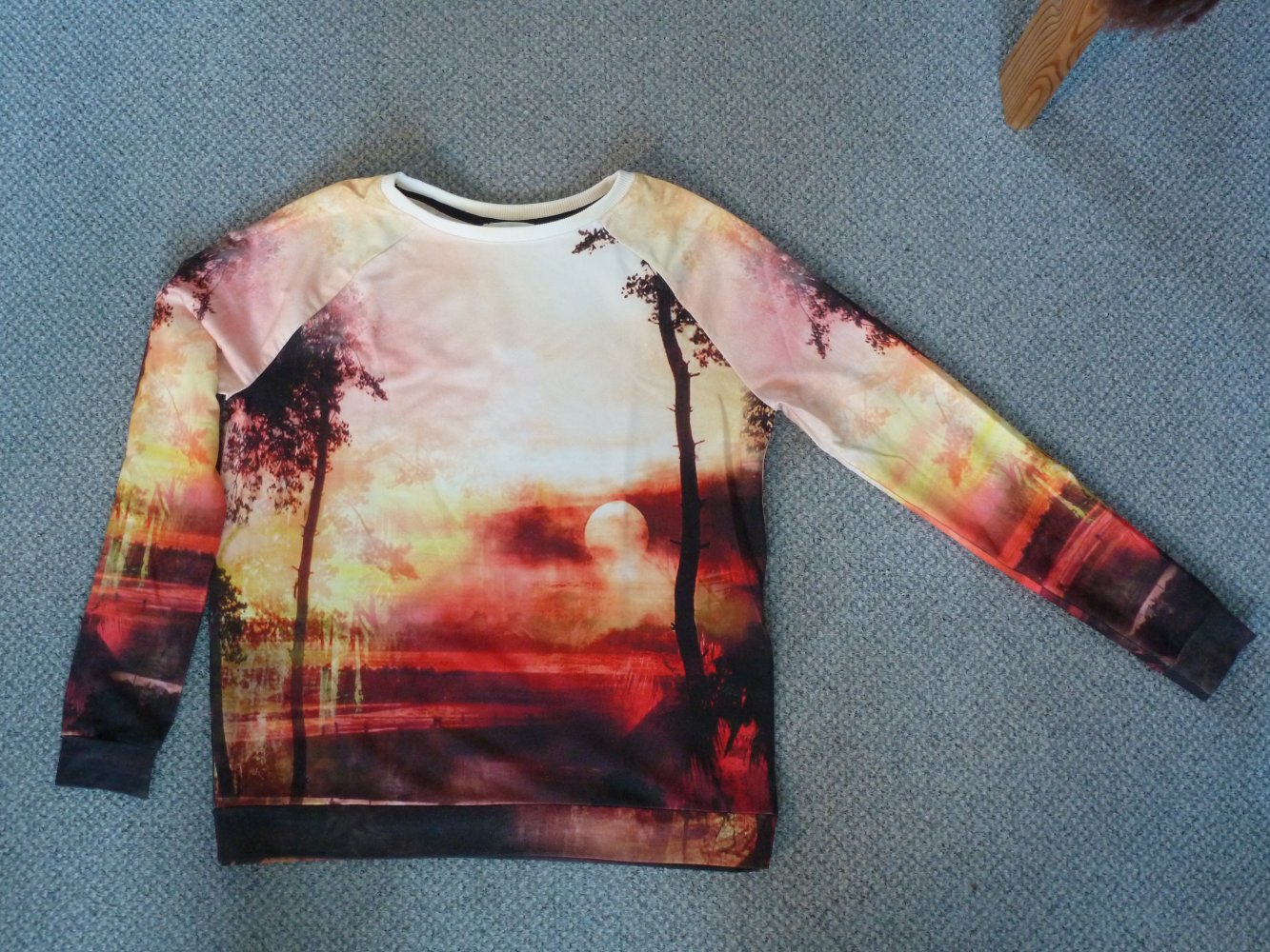 Pullover von Bershka Sonnenuntergang Silhouette rot schwarz gelb weiß Motiv