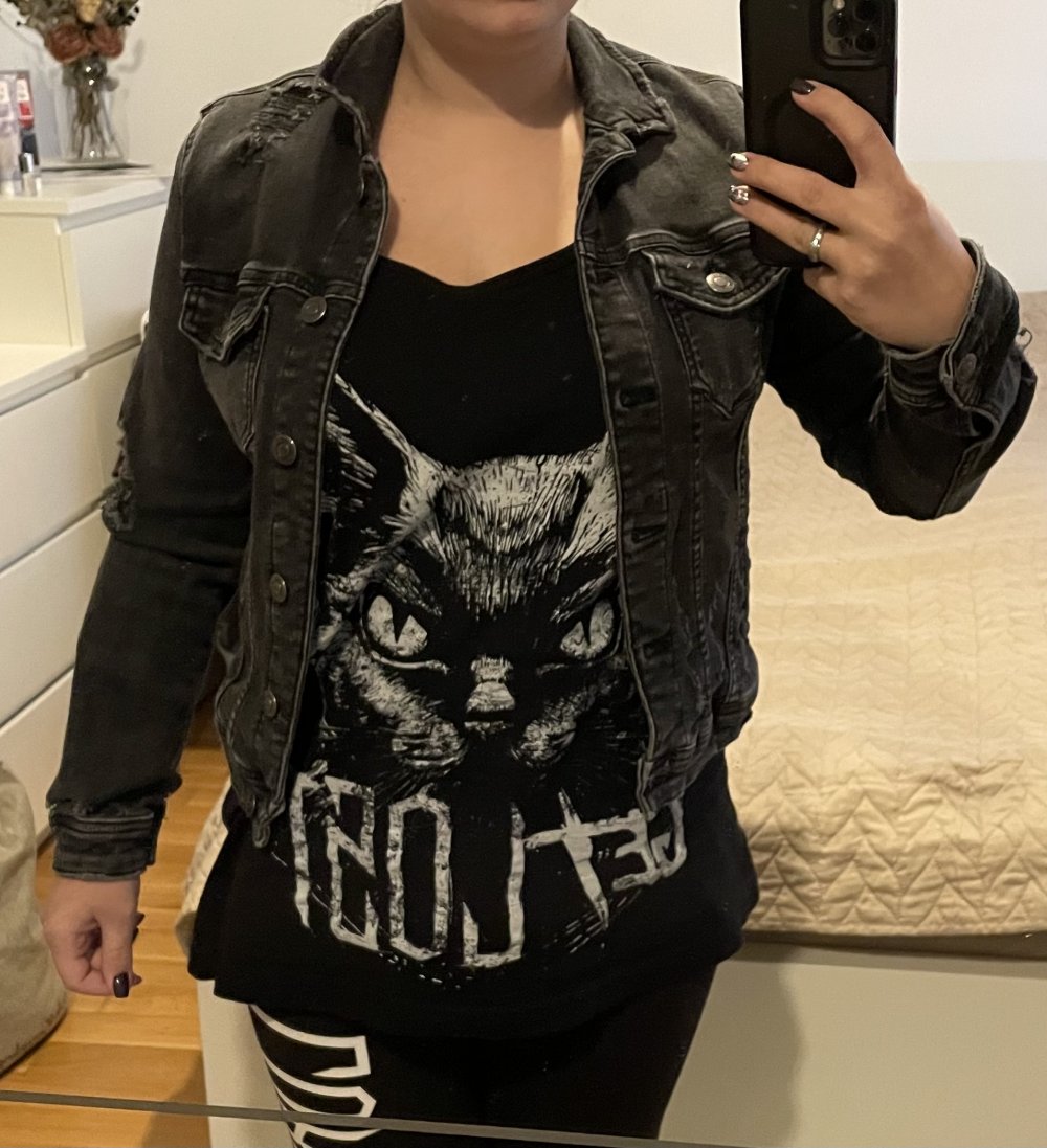 schwarz-graue Jeansjacke im Destroyed-Look von ONLY, Größe 36