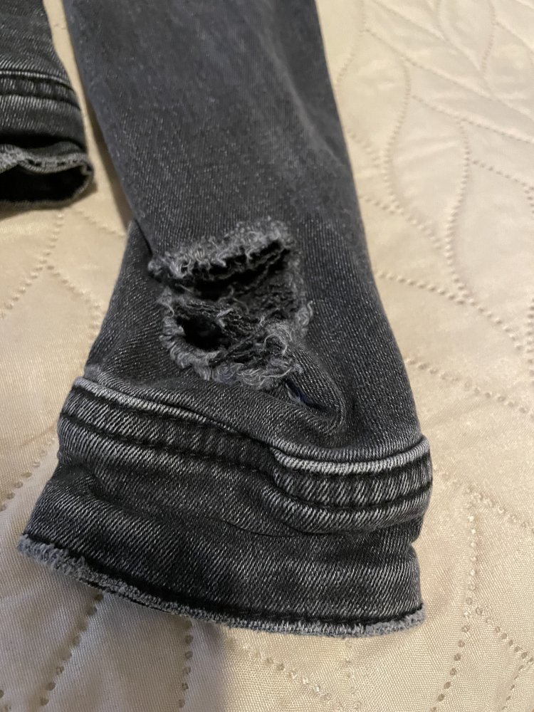 schwarz-graue Jeansjacke im Destroyed-Look von ONLY, Größe 36