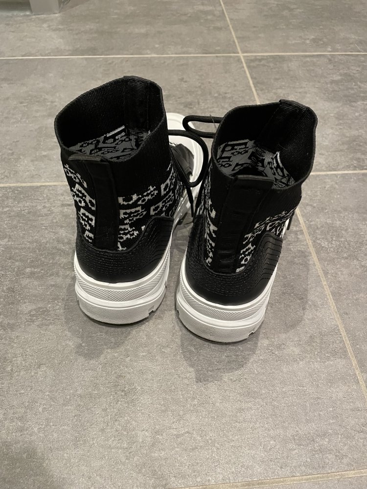halbhohe Sneaker in schwarz-weiß, Größe 36