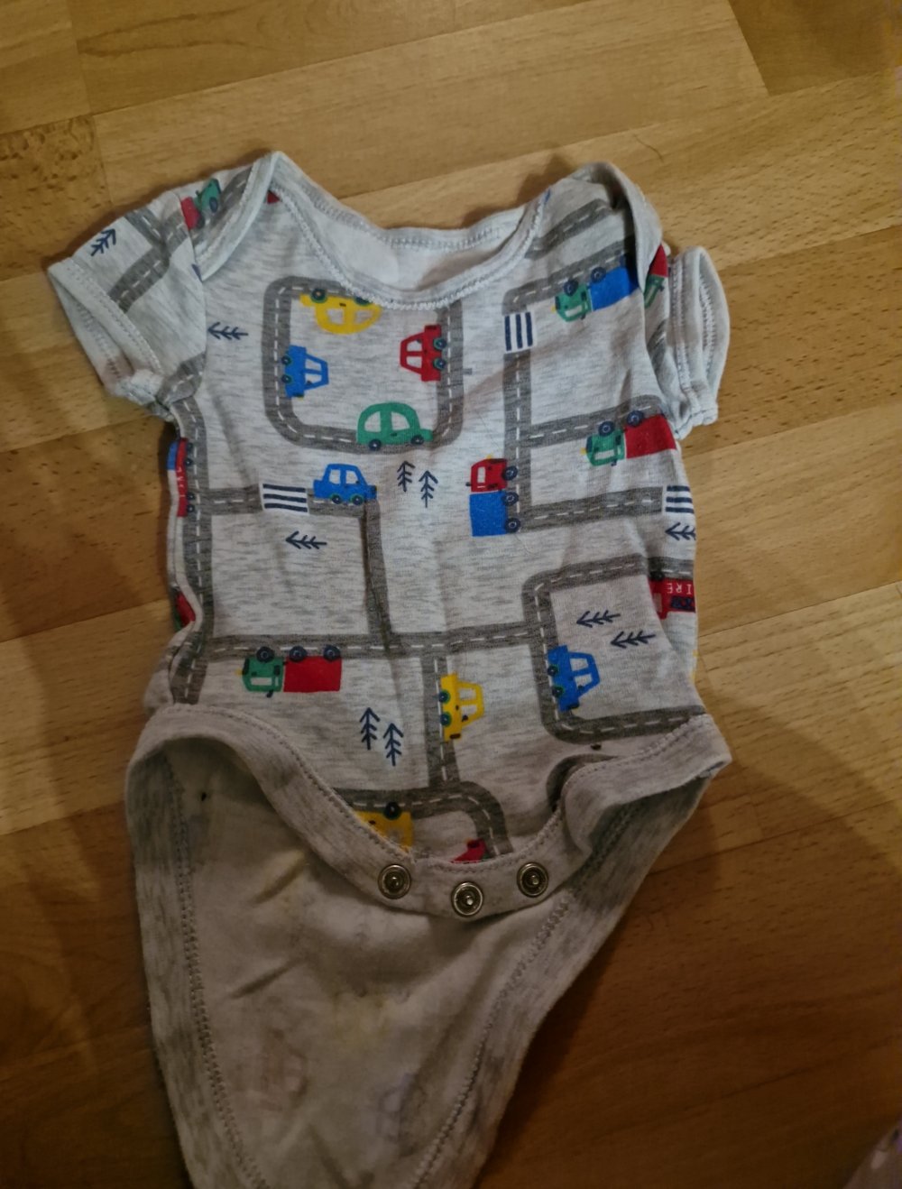 baby mit Autos