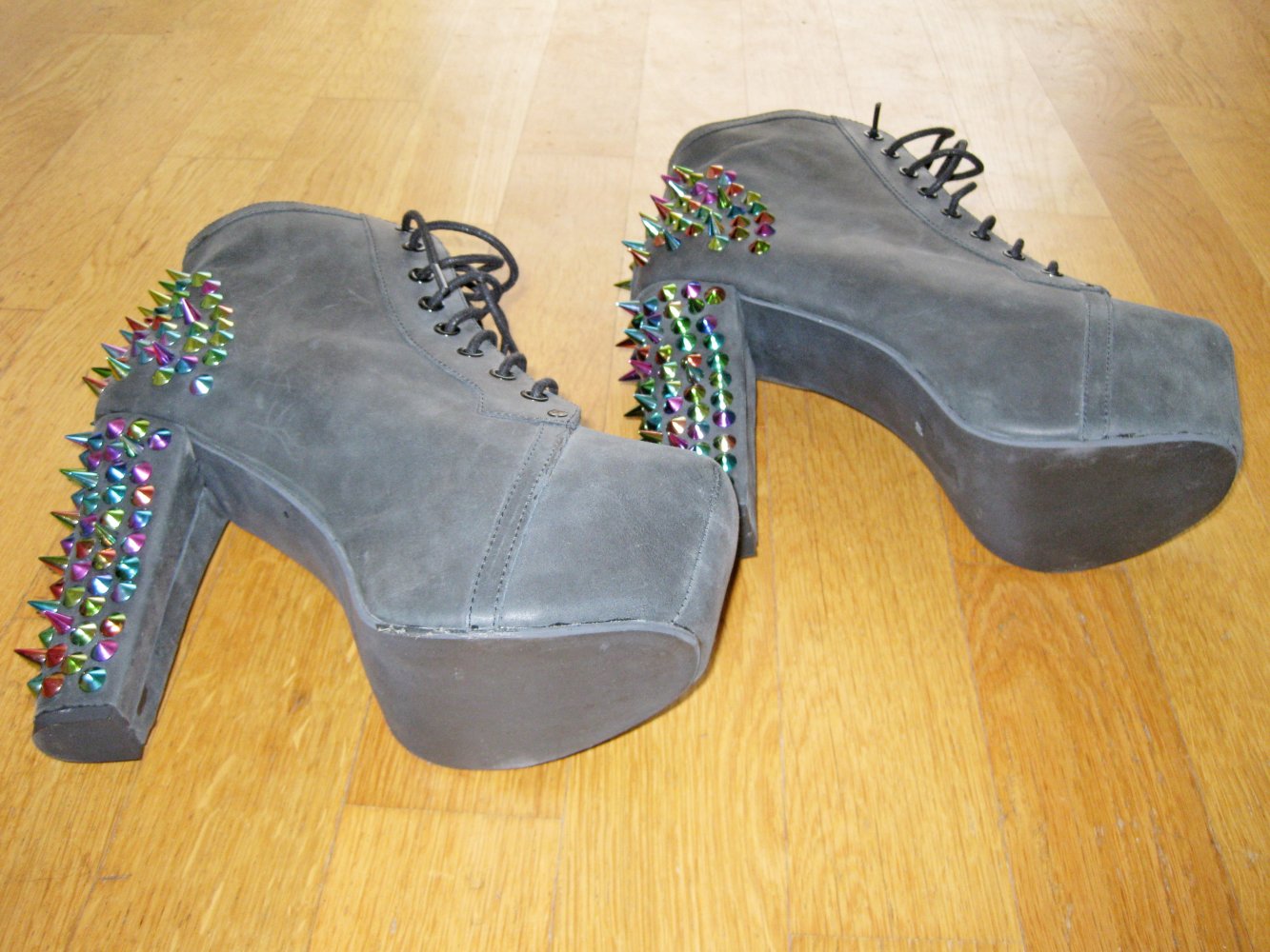 Jeffrey Campbell Lita Spike bunte Nieten Gogo Emo WGT 40
