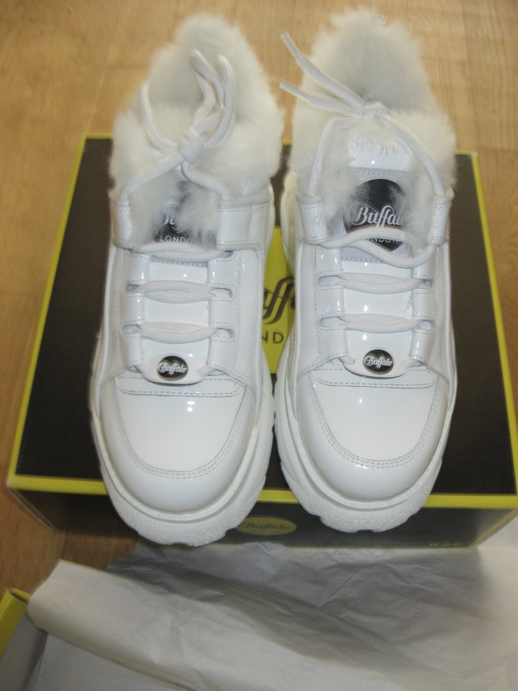 Buffalo London Classic Boots Shoe Plateau 90s Weiß Gefüttert Fell Echtleder LACK