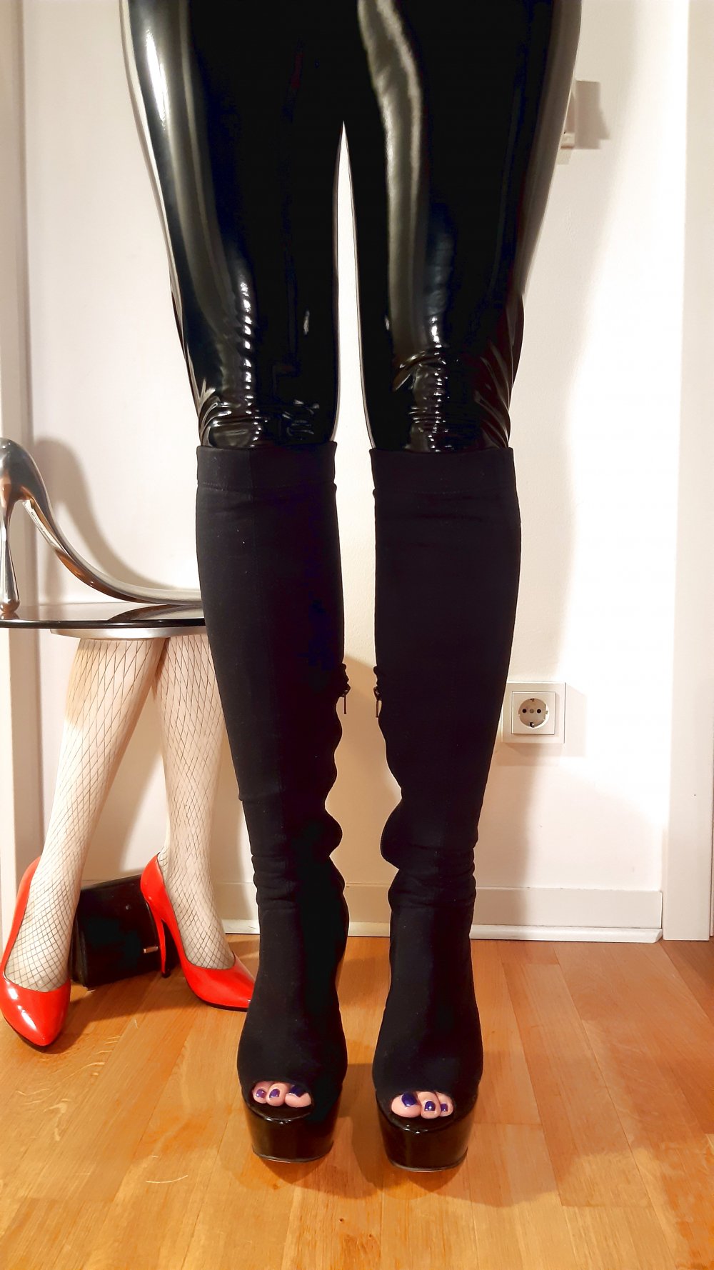 Buffalo Kid Suede Stretch Peeptoe Overknee Stiefel Keilabsatz schwarz Lack