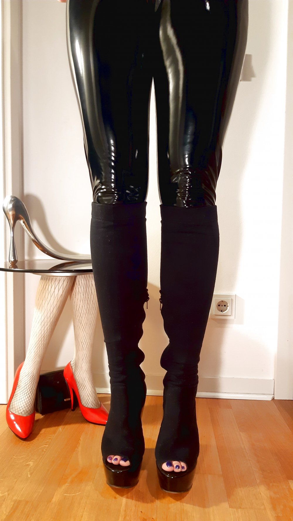 Buffalo Kid Suede Stretch Peeptoe Overknee Stiefel Keilabsatz schwarz Lack