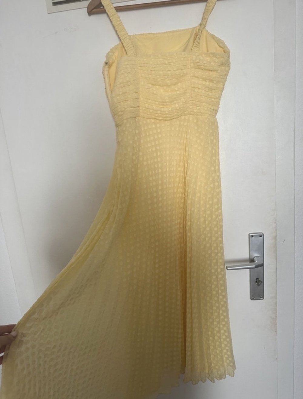gelbes Abendkleid