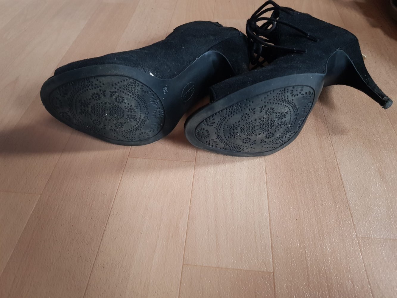 Absatzsandalen