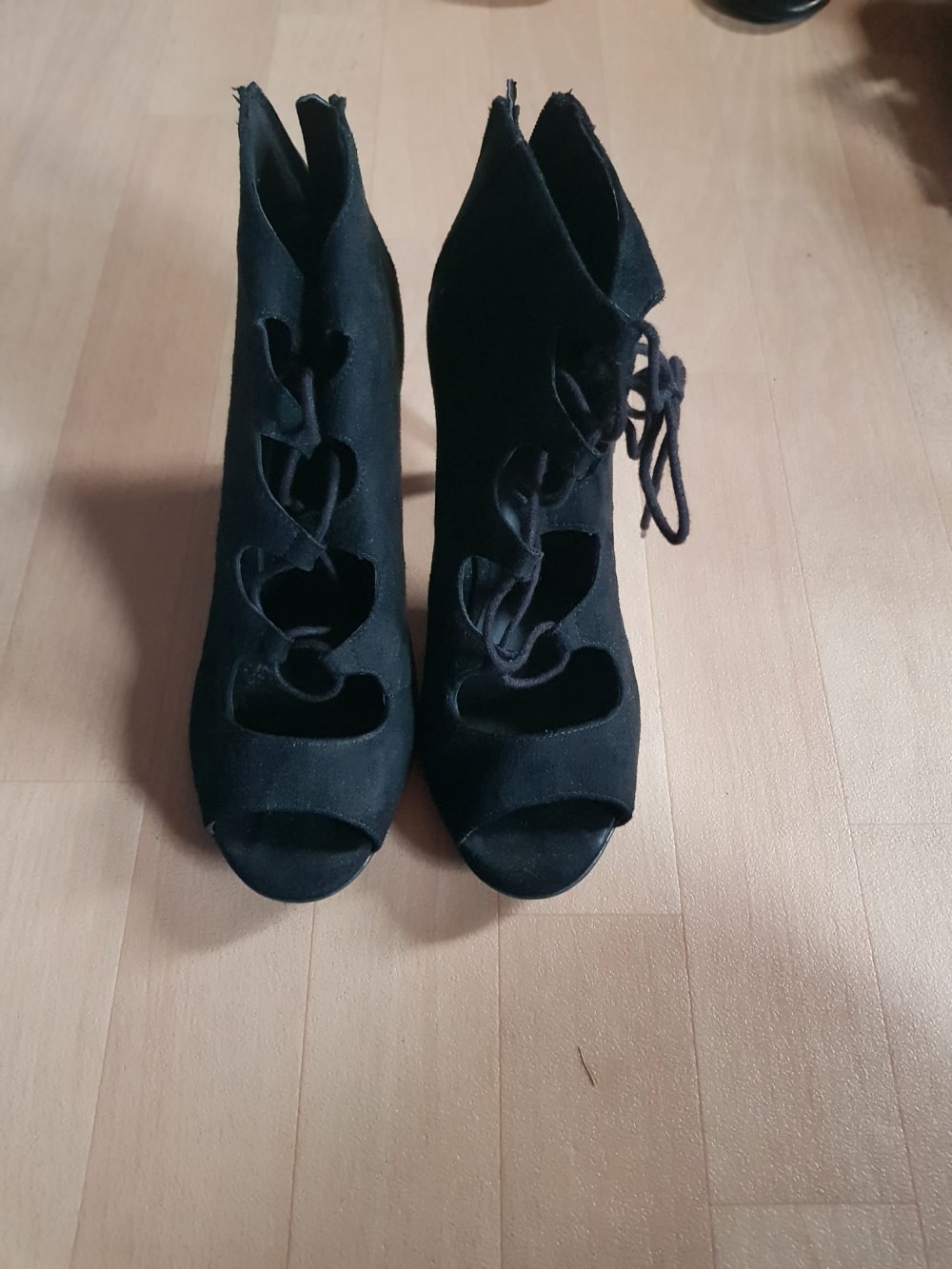 Absatzsandalen