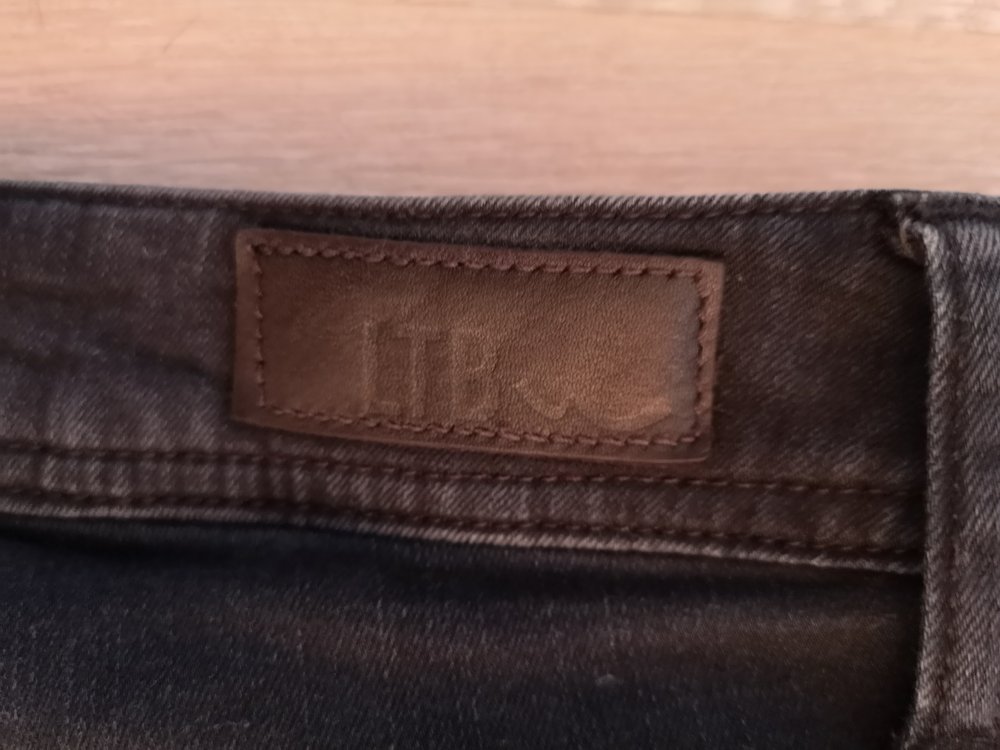 Dunkelblaue Bootcut-Jeans 