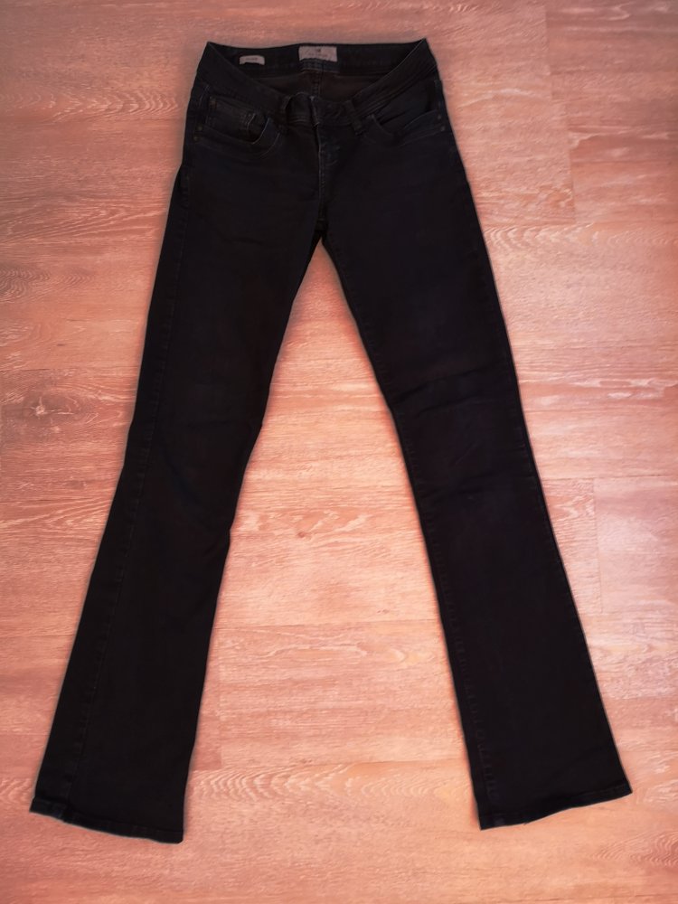 Dunkelblaue Bootcut-Jeans 