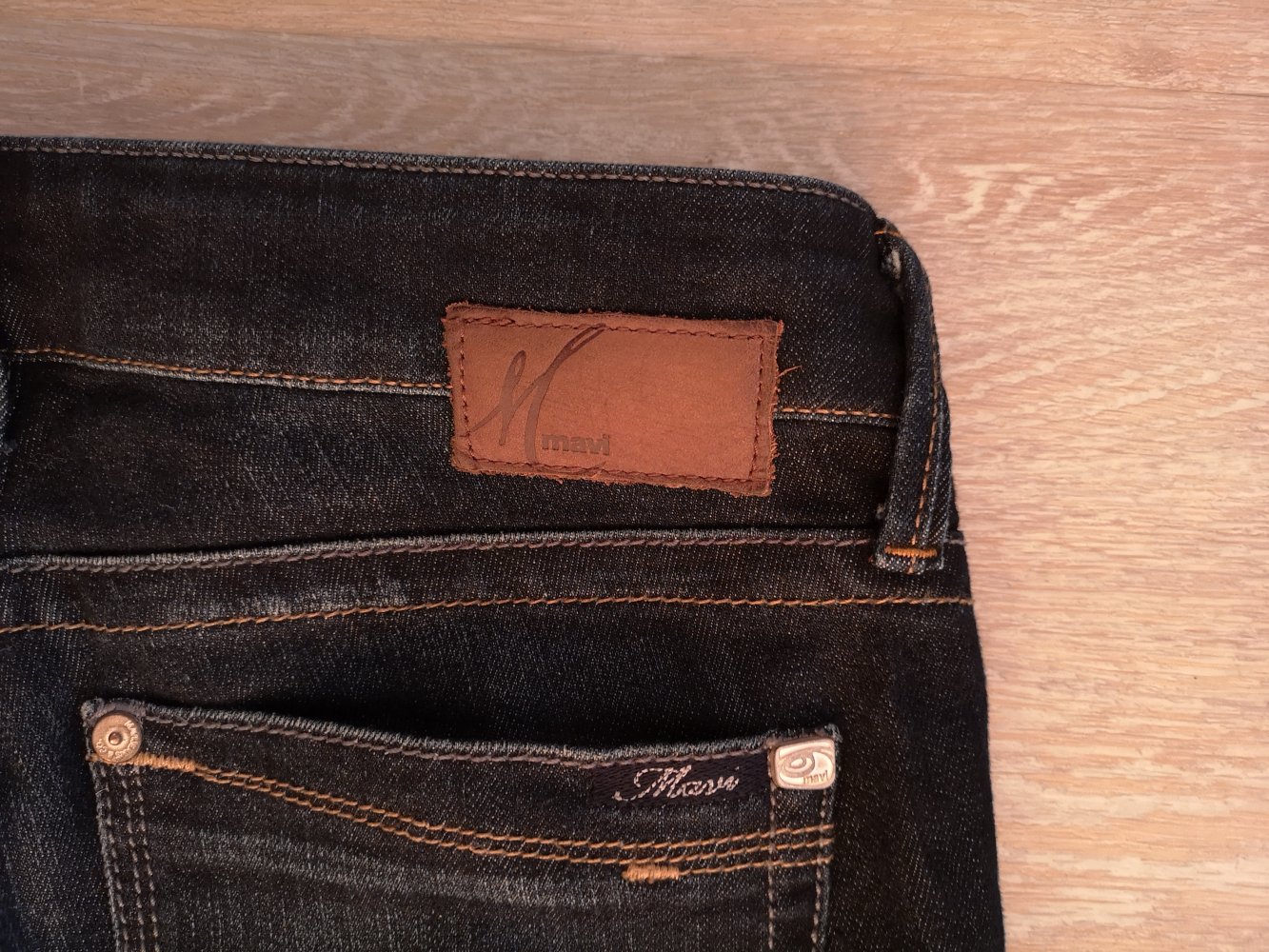 Dunkelblaue Bootcut-Jeans BELLA Mid-Rise