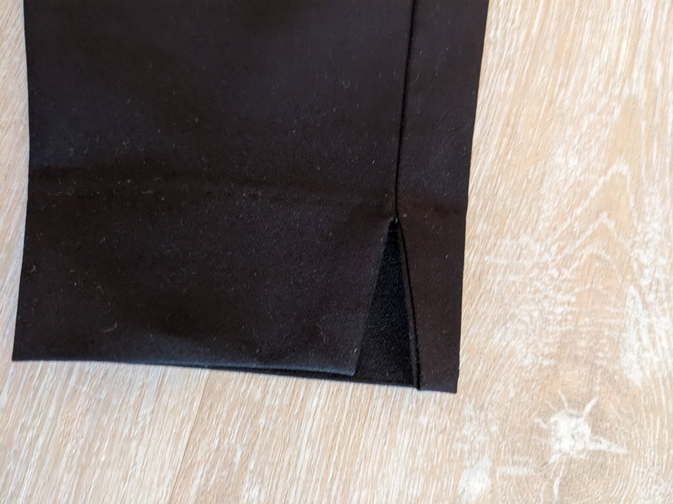 Schwarze Stoffhose mit Tunnelzugbund, 7/8 Länge