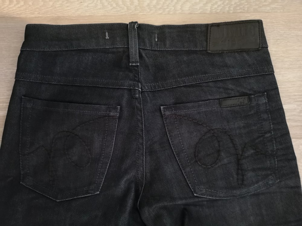 Dunkelblaue Bootcut-Jeans TYRA