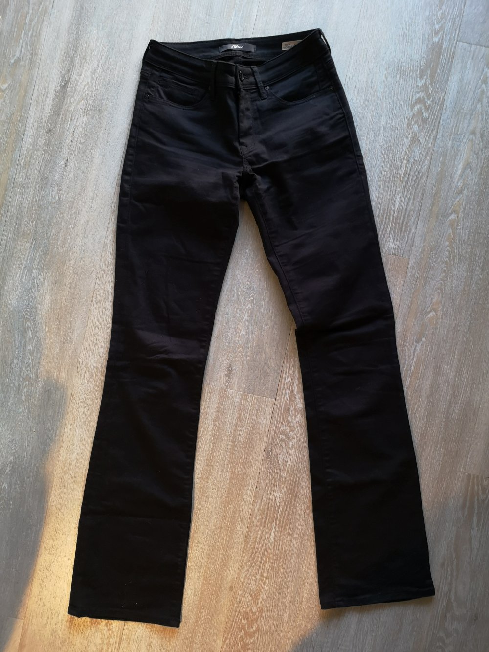 Schwarze Bootcut-Jeans BELLA Mid-Rise