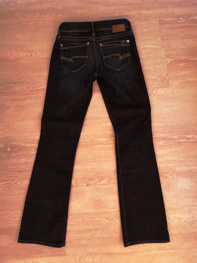 Dunkelblaue Bootcut-Jeans BELLA Mid-Rise