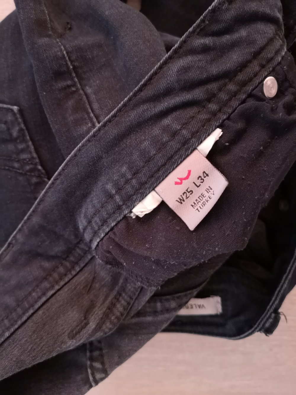 Dunkelblaue Bootcut-Jeans 