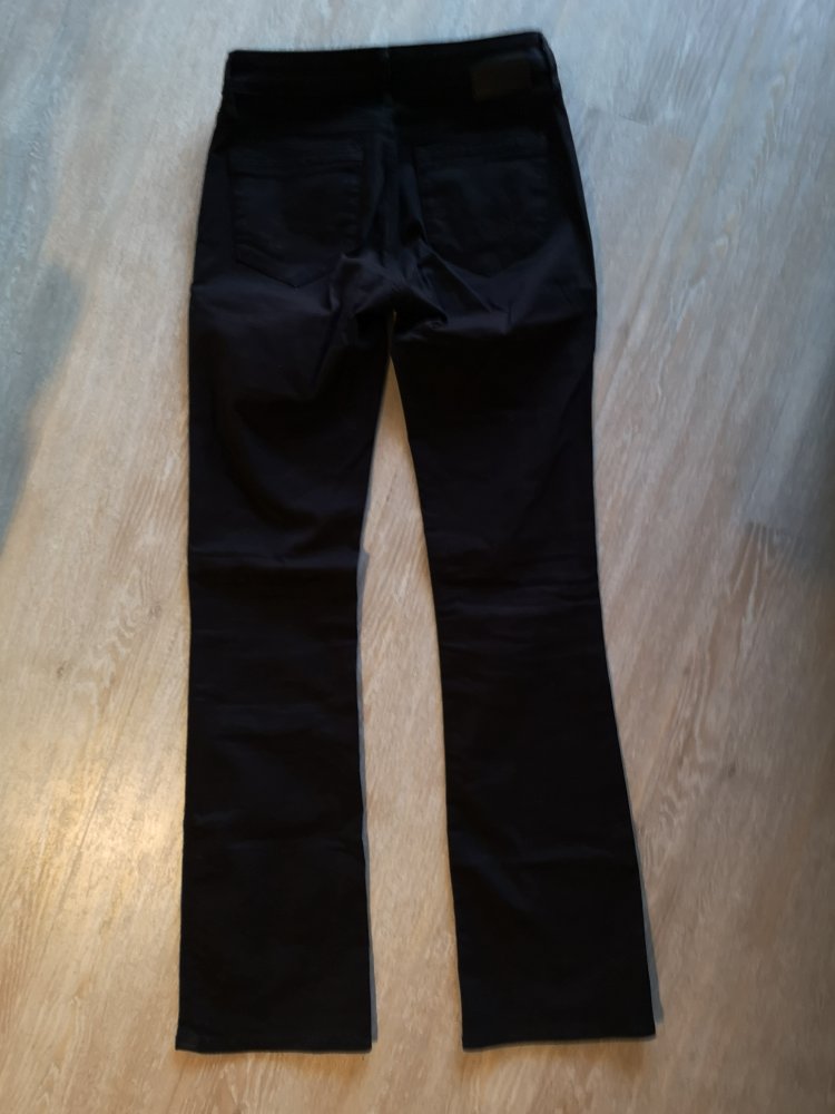 Schwarze Bootcut-Jeans BELLA Mid-Rise