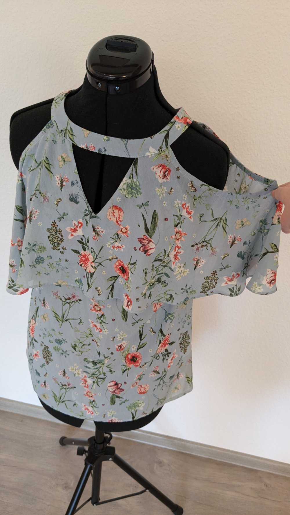 Leichte Bluse mit kurzen Ärmeln und Blumenmuster 