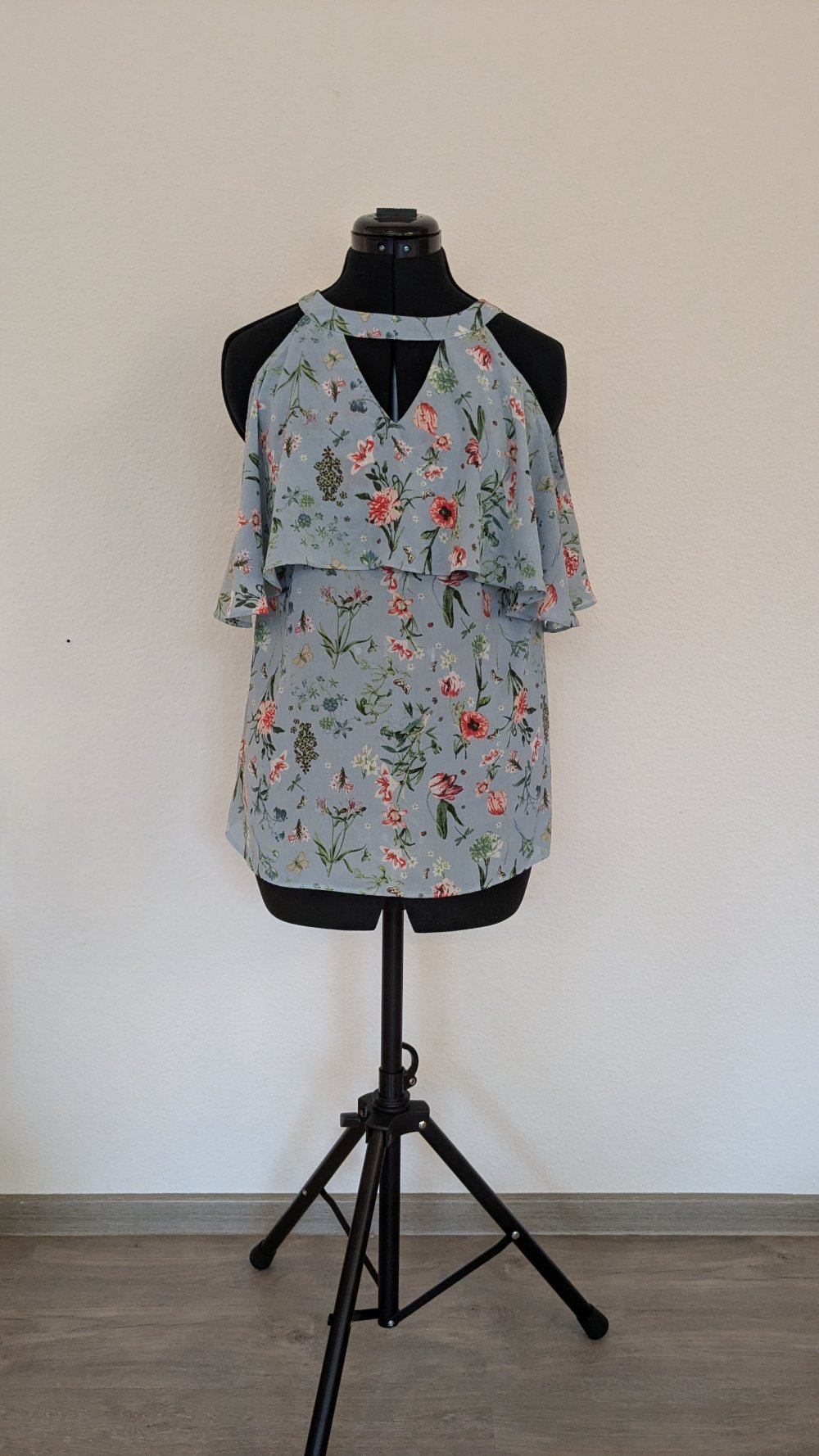 Leichte Bluse mit kurzen Ärmeln und Blumenmuster 
