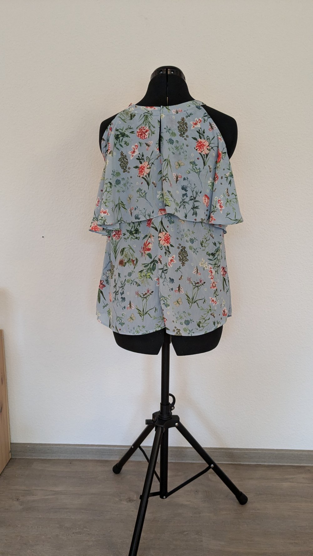 Leichte Bluse mit kurzen Ärmeln und Blumenmuster 
