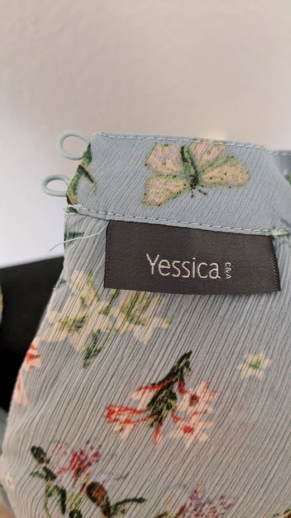 Leichte Bluse mit kurzen Ärmeln und Blumenmuster 