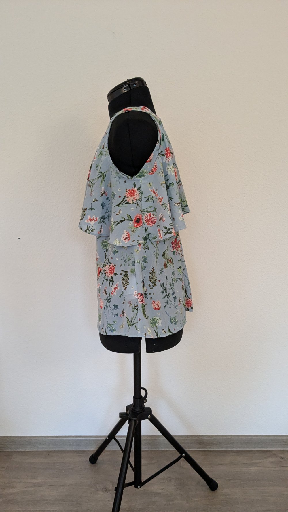 Leichte Bluse mit kurzen Ärmeln und Blumenmuster 