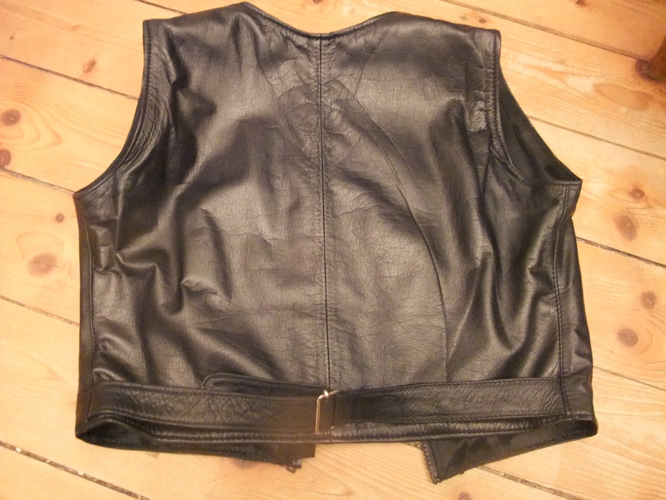 Damen-Leder-Jäckchen - ohne Arme / Größe 36-38 –