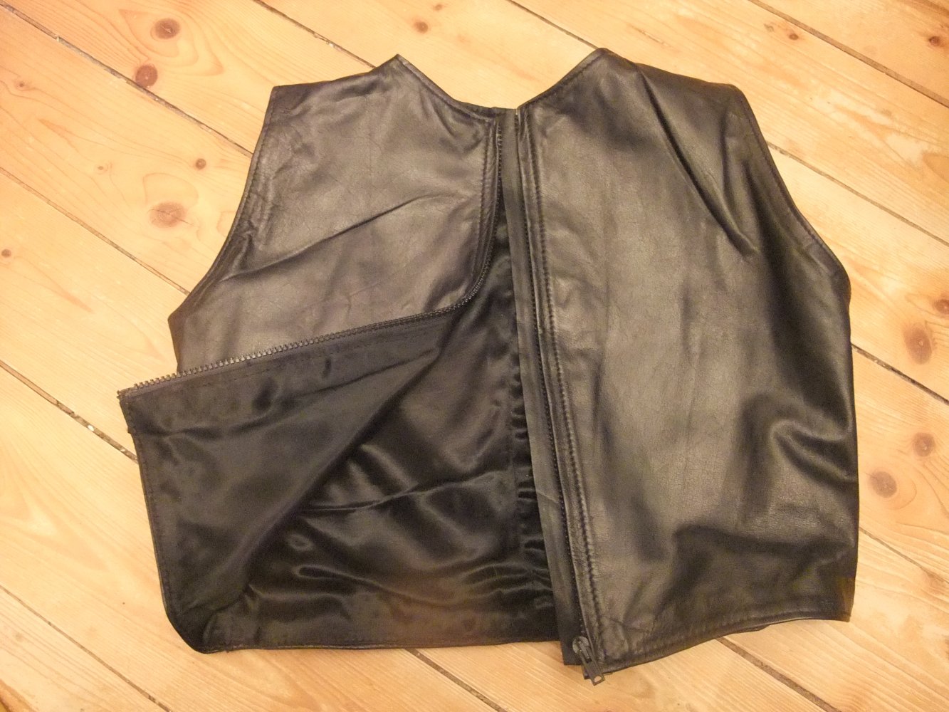 Damen-Leder-Jäckchen - ohne Arme / Größe 36-38 –