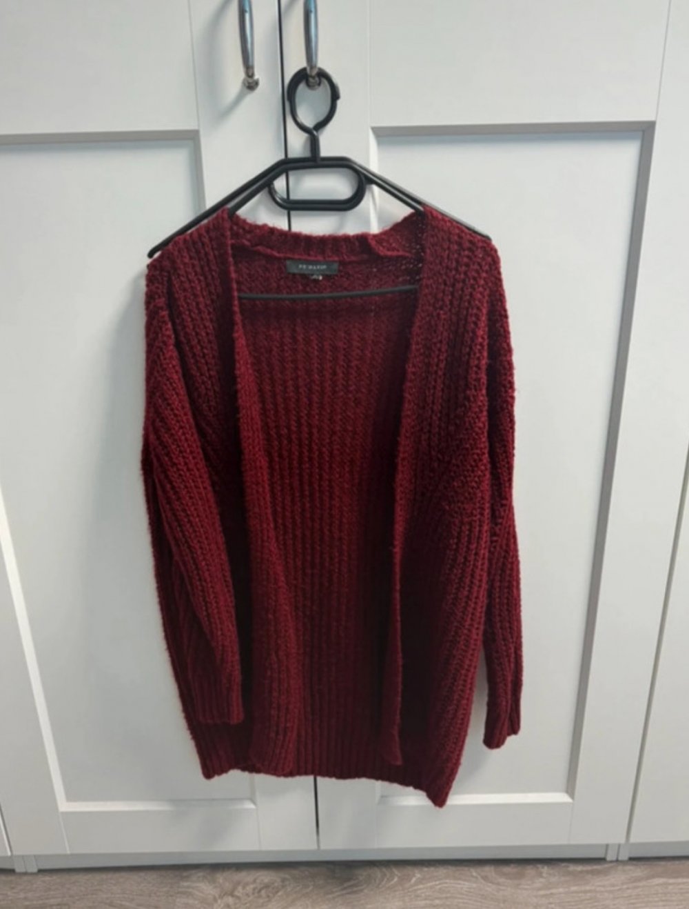 roter cardigan