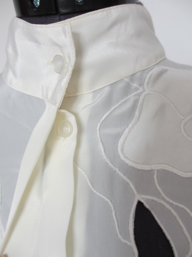 Vintage seidige Bluse mit verdeckter Knopfleiste und Applikationen - Gr. 42 / XL