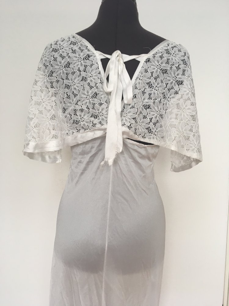 Vintage - Nachthemd mit Jäckchen und Spitze, weiß - Gr. 40 - 42 / L - XL