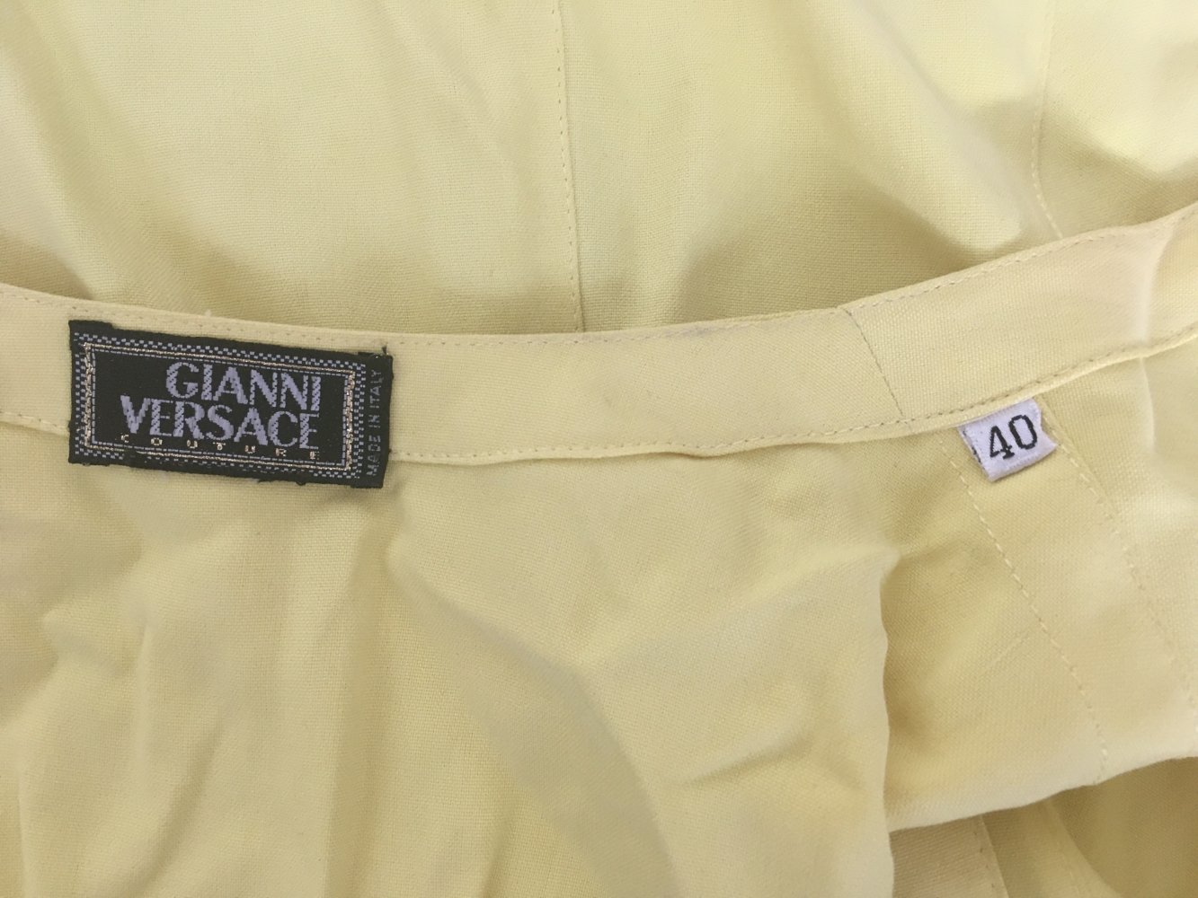 Gianni Versace Bluse / Top mit Knöpfen, gelb - Gr. L / 40