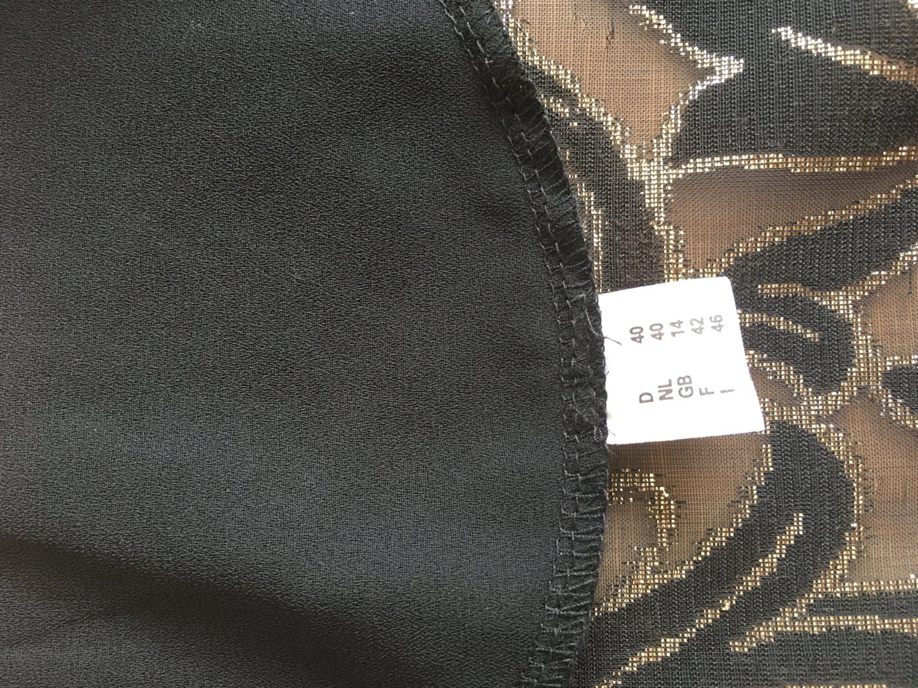 NEU - leichte Jacke aus durchsichtigem Stoff, schwarz gold - Gr. L / 40
