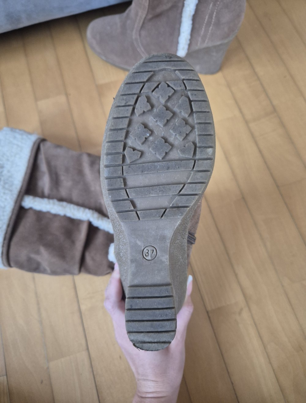 Stiefel mit Keilabsatz