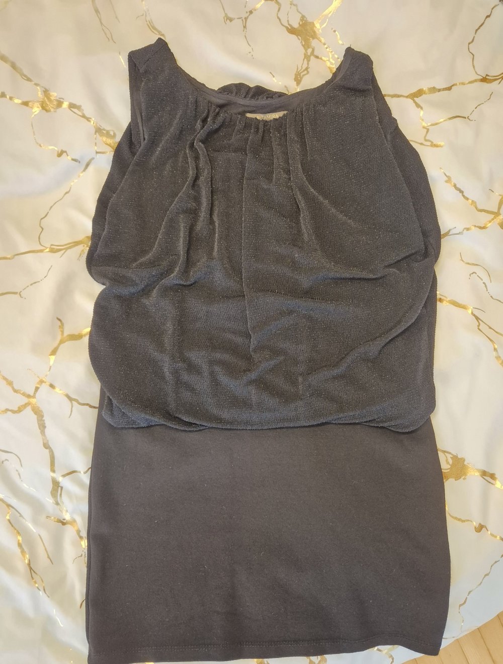 Schwarzes Kleid