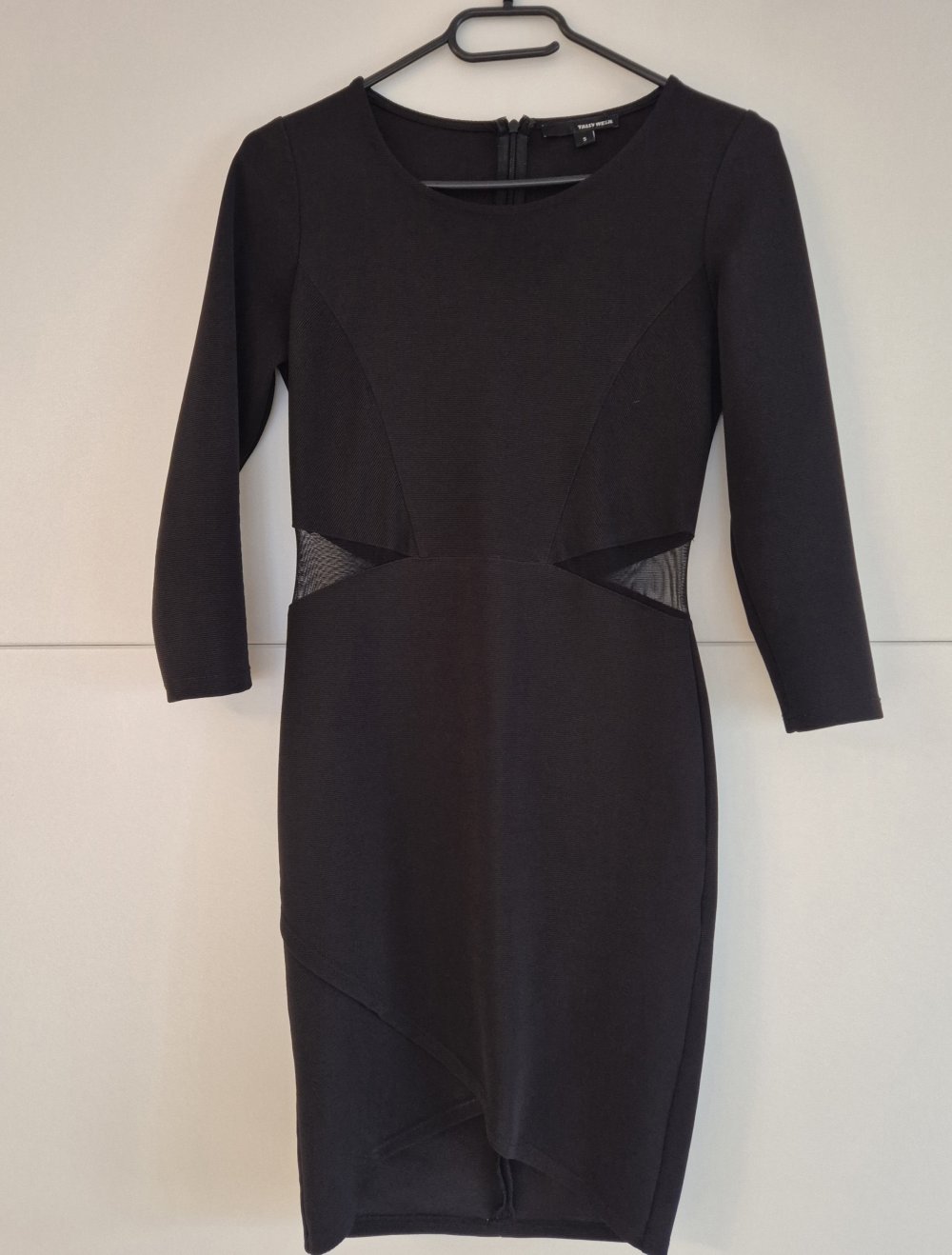 Schwarzes Kleid
