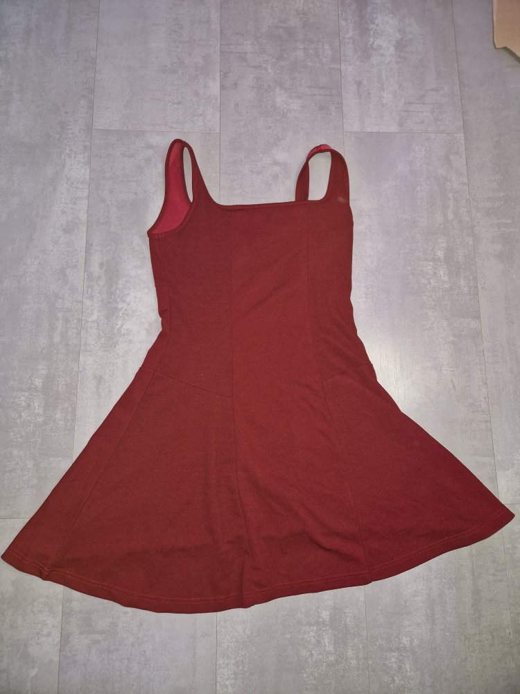 rotes Kleid