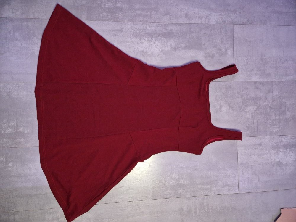 rotes Kleid