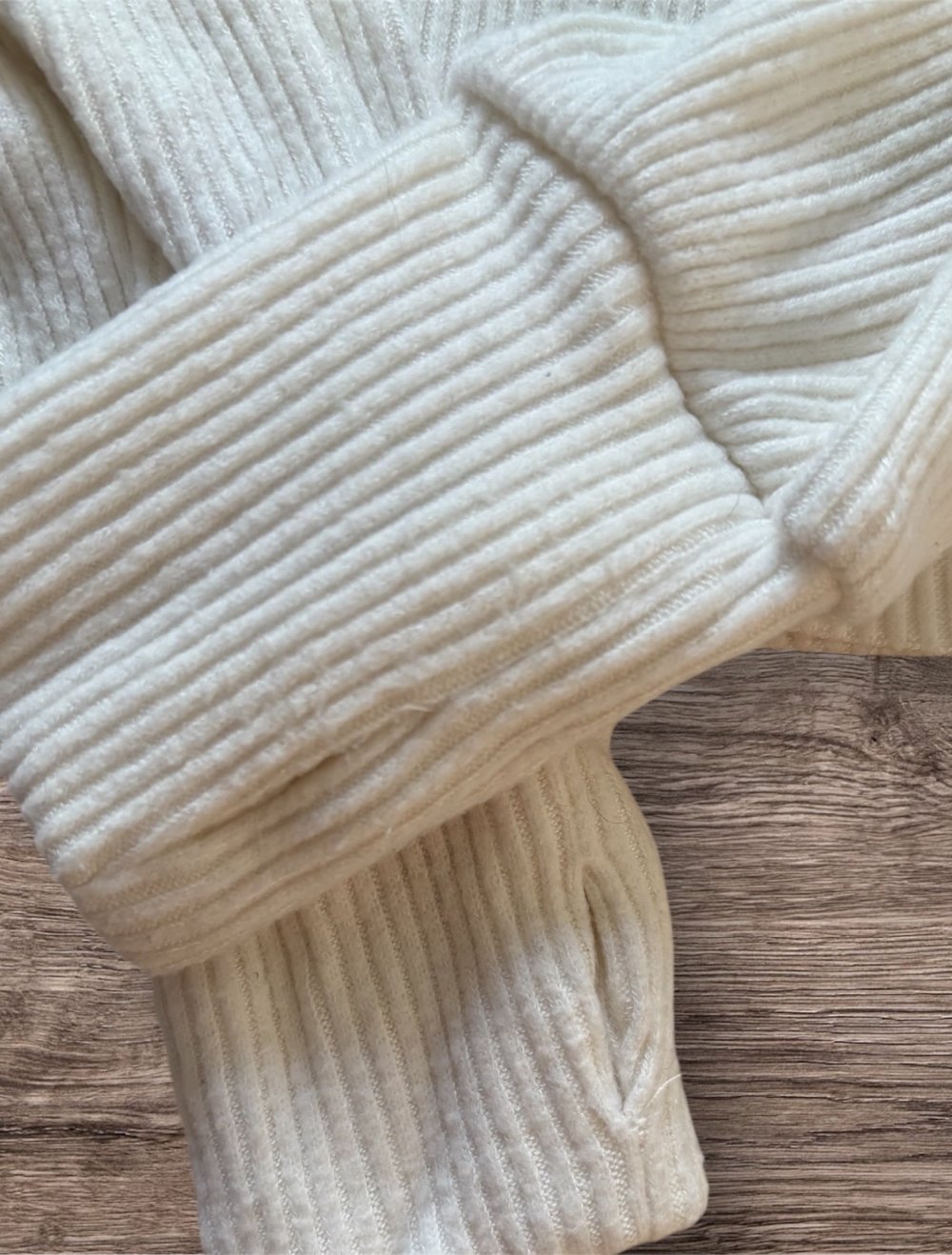 Weißer gerippter Langarm-Pullover – Größe M