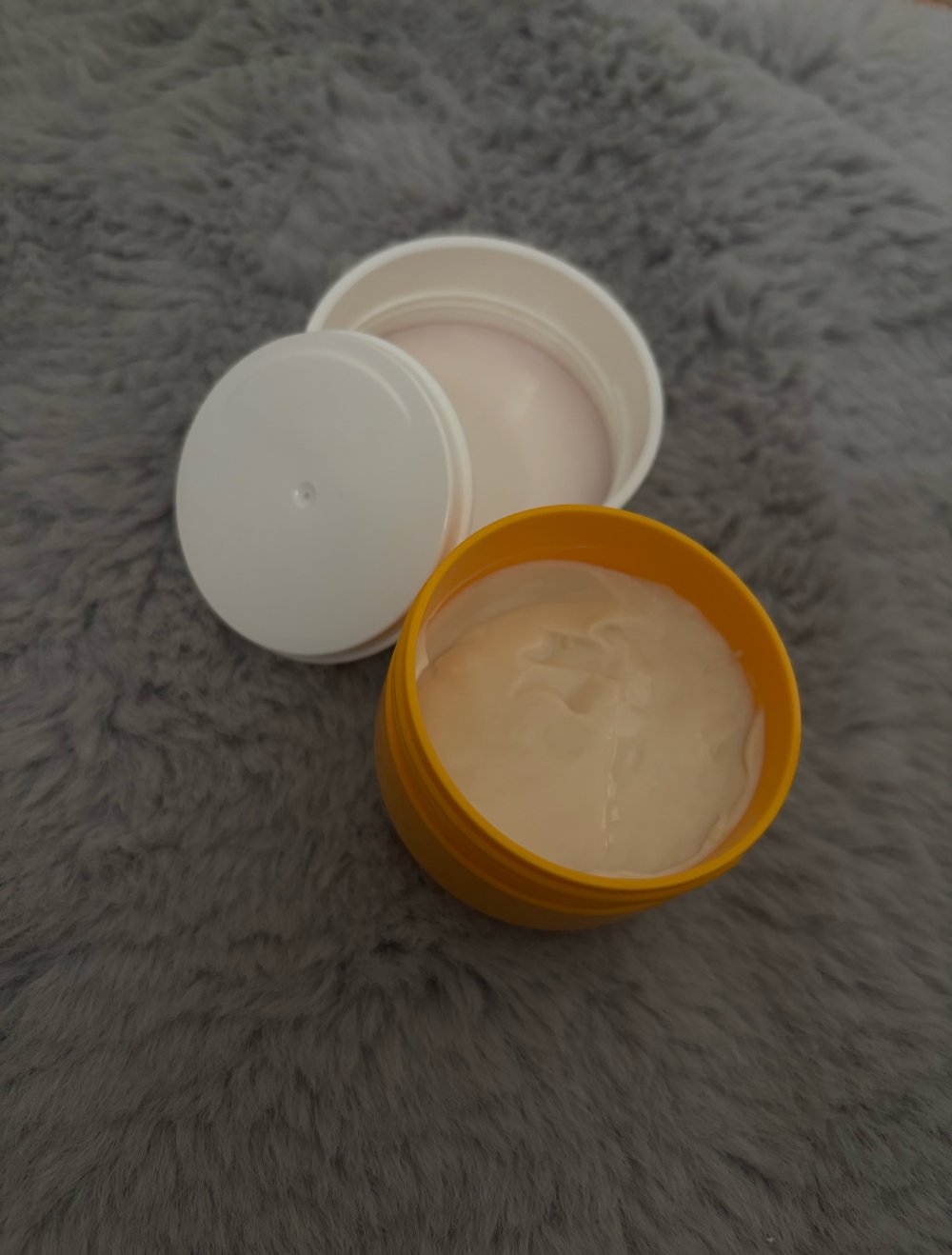 Sol de janeiro shower cream Gel/ bum bum cream